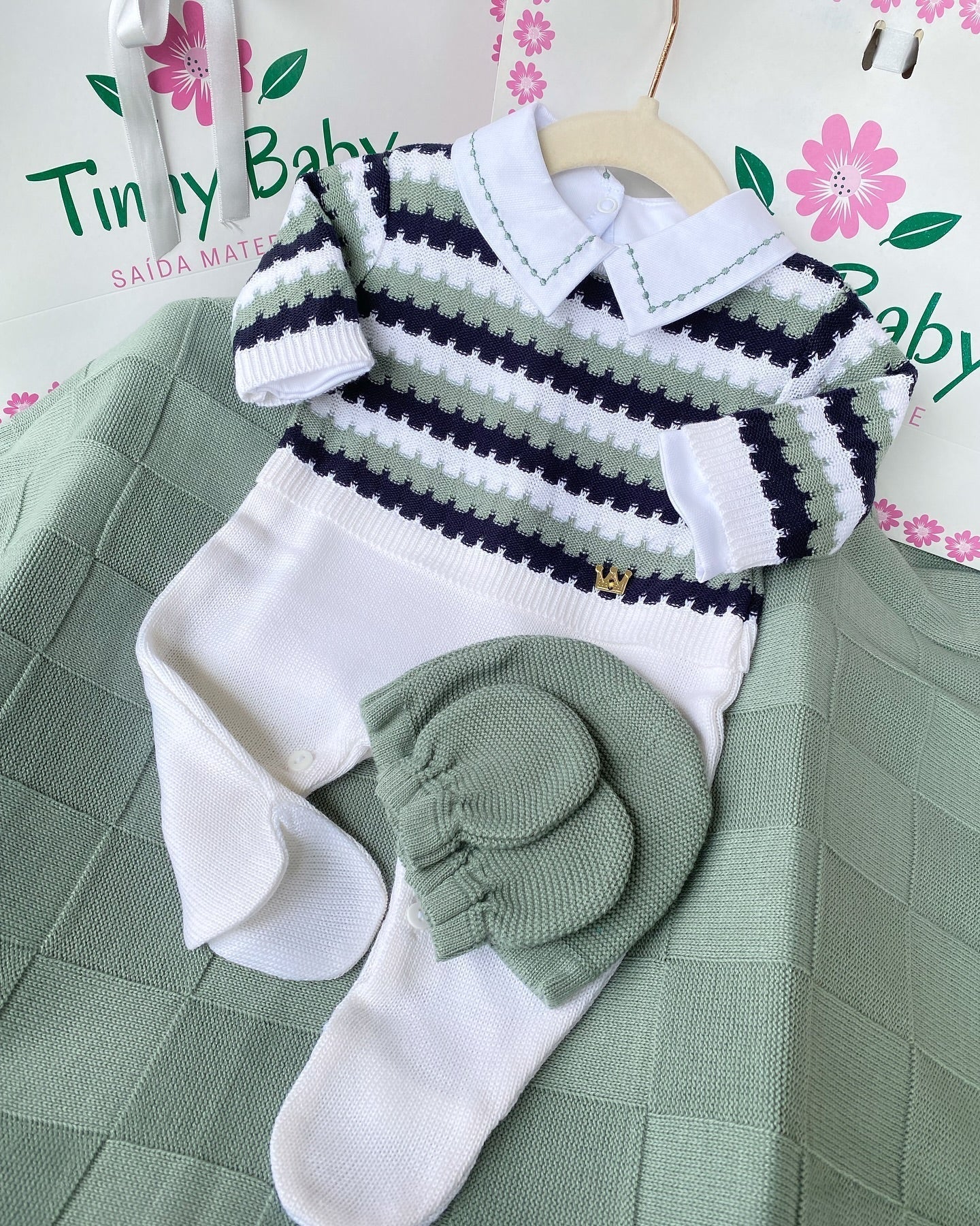 PROMOTION – Complete Customizable Maternity Take-Home Kit with Gold Pendant – Fits Up to 4 Months (Boy)