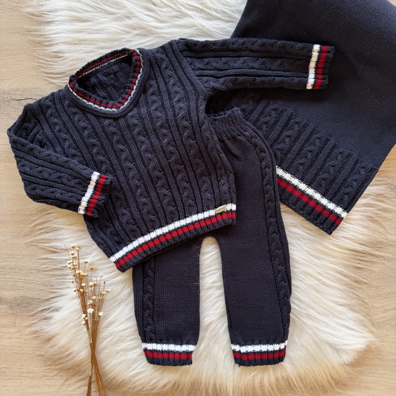 Ribbed Knit Maternity Take-Home Set with V-Neck Coat, Pants and Blanket – Deep Tone